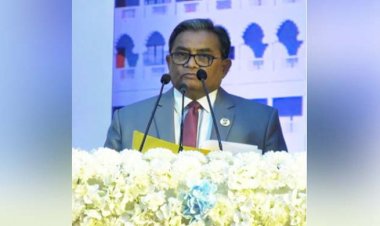 বিদায় বেলায় কাঁদলেন প্রধান বিচারপতি, অন্যদেরও কাঁদালেন