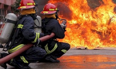 লালবাগে আগুন, নিয়ন্ত্রণে ৮ ইউনিট