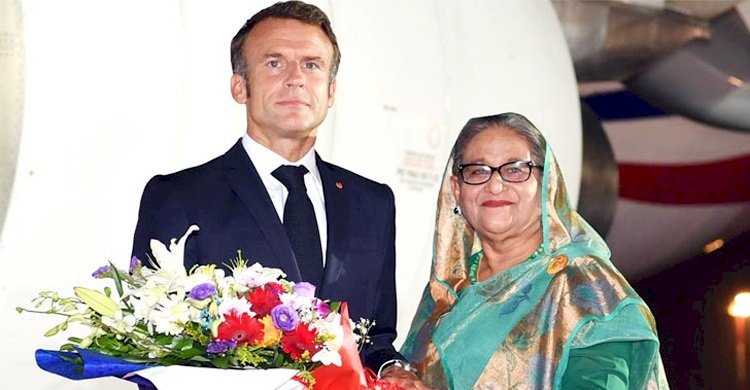 প্রধানমন্ত্রীর কার্যালয়ে ফরাসি প্রেসিডেন্ট ম্যাক্রোঁ>
</div>
</div>
<div class=