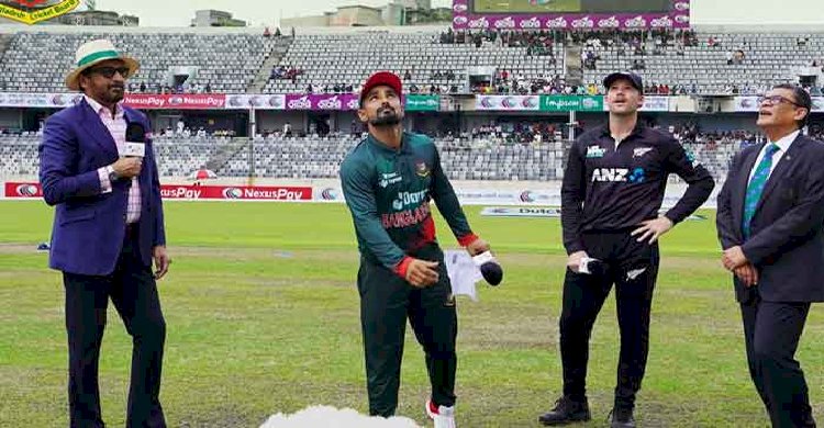 শুরুতেই বৃষ্টির বাগড়া, খেলা বন্ধ