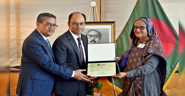 কমিউনিটি ক্লিনিকের জন্য প্রধানমন্ত্রীকে ব্রাউন ইউনিভার্সিটির সম্মাননা