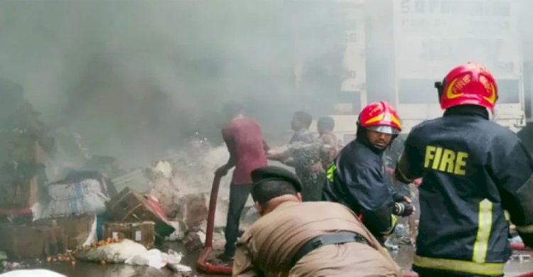 কাকরাইলে এস এ পরিবহনে আগুন>
</div>
</div>
<div class=