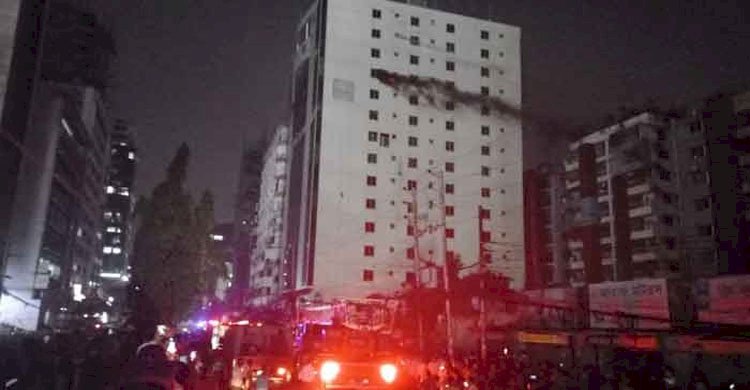 মহাখালীর খাজা টাওয়ারে আগুন, নিয়ন্ত্রণে ১২ ইউনিট ॥ মৃত ১, জীবিত উদ্ধার ১১>
</div>
</div>
<div class=