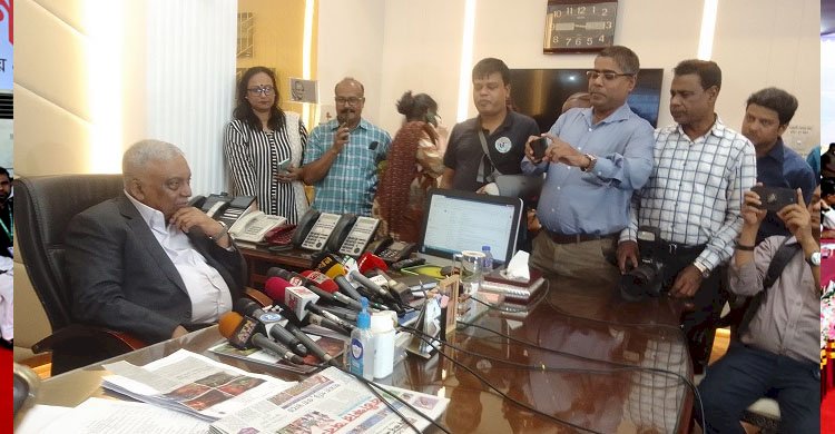 পোশাক খাতের অস্থিরতায় বিএনপি ইন্ধন দিচ্ছে: স্বরাষ্ট্রমন্ত্রী