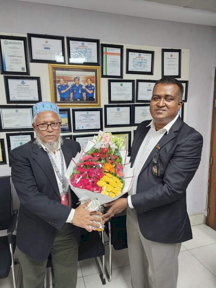 পদোন্নতি প্রাপ্ত মো: খালিদুল হক হাওলাদারকে লায়ন্স ক্লাব অব ঢাকা ক্যাপিটাল গার্ডেন এর পক্ষ থেকে অভিনন্দন