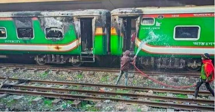 তেজগাঁওয়ে ট্রেনে আগুন, নিহত ৪