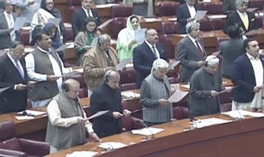 শপথ নিলেন পাকিস্তানের নতুন এমপিরা