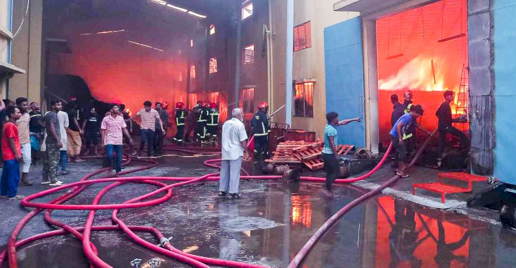 রূপসায় সালাম জুট মিলসে ভয়াবহ অগ্নিকাণ্ড
