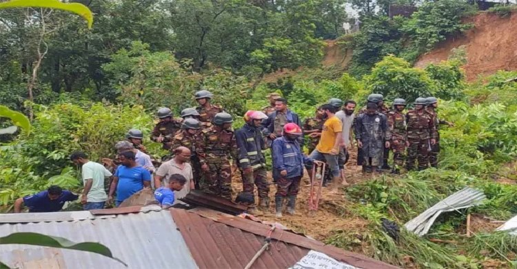 সিলেটে টিলা ধসে একই পরিবারের ৩ জন মাটিচাপা