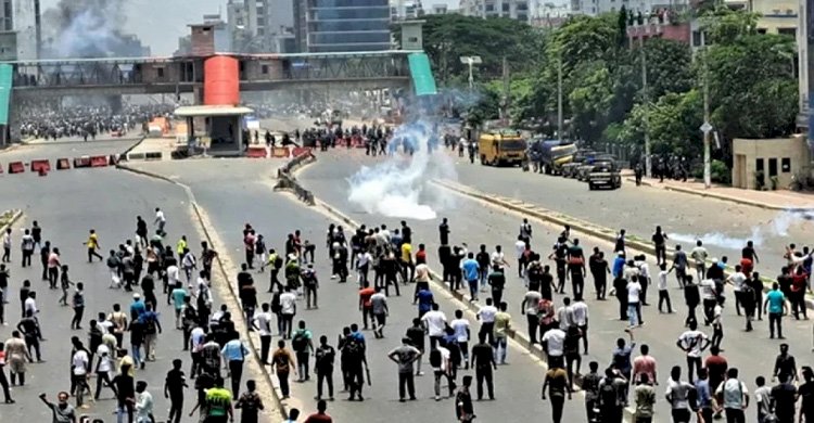 উত্তরায় শিক্ষার্থীদের সঙ্গে পুলিশের সংঘর্ষ, নিহত ৪