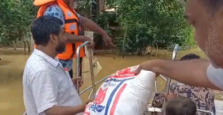 মজনু'র কন্ট্রোল বুথ স্থাপন ও ফেনী সদরে দিনব্যাপী ত্রাণ বিতরণ>
</div>
</div>
<div class=