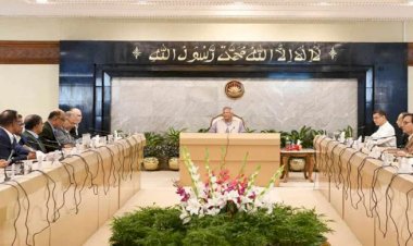 সচিবদের সঙ্গে প্রথম বৈঠকে প্রধান উপদেষ্টা