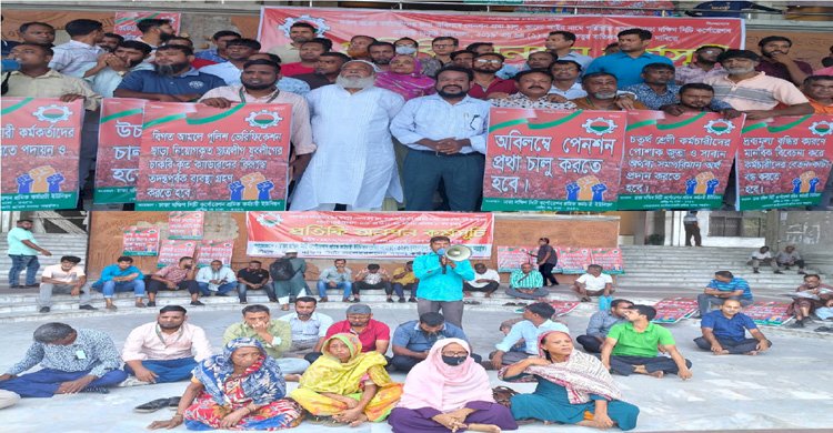 ডিএসসিসি’র কর্মকর্তা-কর্মচারীদের ১২ দফা দাবীতে অনশন কর্মসূচী ও বিক্ষোভ