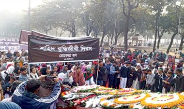বুদ্ধিজীবীদের শ্রদ্ধা জানাতে স্মৃতিসৌধে জনতার ঢল