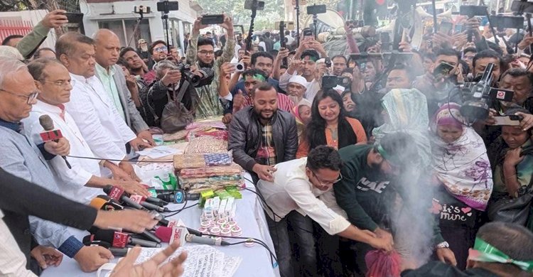 স্ত্রীর শাড়ি পুড়িয়ে ভারতীয় পণ্য বর্জনের ‘ডাক’ রিজভীর>
</div>
</div>
<div class=