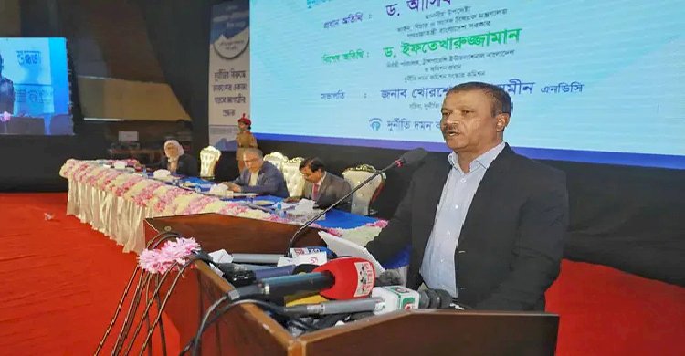 দুদক ও বিচার বিভাগ শেখ হাসিনার দাসে পরিণত হয়েছিল: আসিফ নজরুল>
</div>
</div>
<div class=