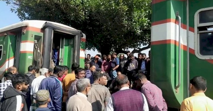 নাটোরে বগি রেখে চলে গেল ট্রেন