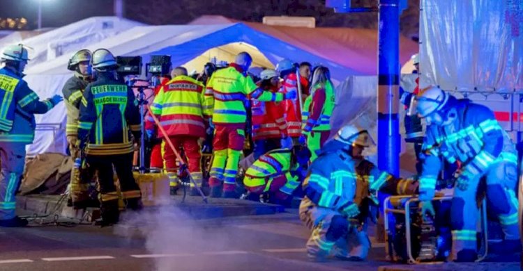 যুক্তরাষ্ট্রে ভিড়ের মধ্যে ঢুকে গেলো গাড়ি, নিহত ১০