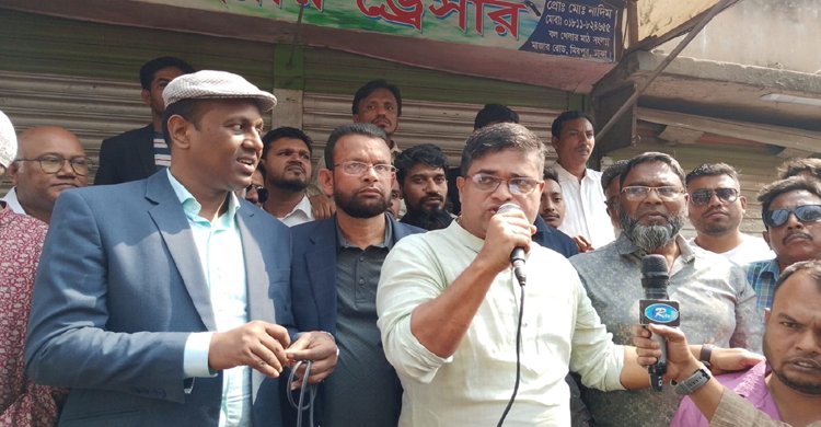 গাবতলী খেলার মাঠ পূণঃ উদ্ধারের দাবিতে এলাকাবাসীর মানববন্ধন 