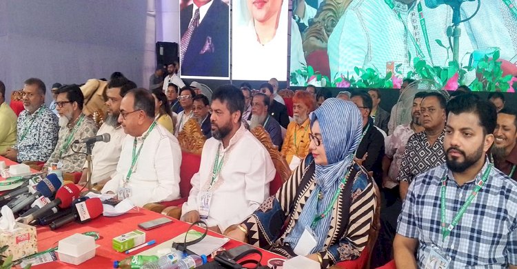 সরকারী দফতরে ঘাপটি মেরে থাকা ডেভিলদের আগে ধরেন - মির্জা আব্বাস 