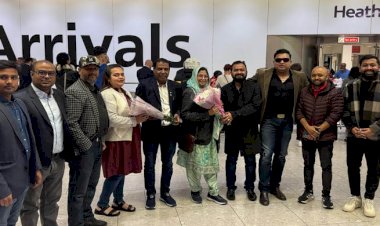 রেজাউল করিম বাদশা ও  তার সহধর্মিণীকে হিথ্রো বিমানবন্দরে ফুলেল শুভেচ্ছা 
