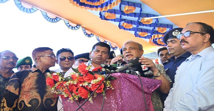 ভারতীয় মিডিয়ার মিথ্যা প্রচারণা প্রতিরোধে সাংবাদিকদের প্রকৃত ঘটনা তুলে ধরার আহবান স্বরাষ্ট্র উপদেষ্টার