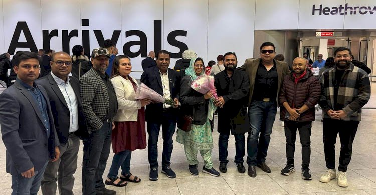 রেজাউল করিম বাদশা ও  তার সহধর্মিণীকে হিথ্রো বিমানবন্দরে ফুলেল শুভেচ্ছা 