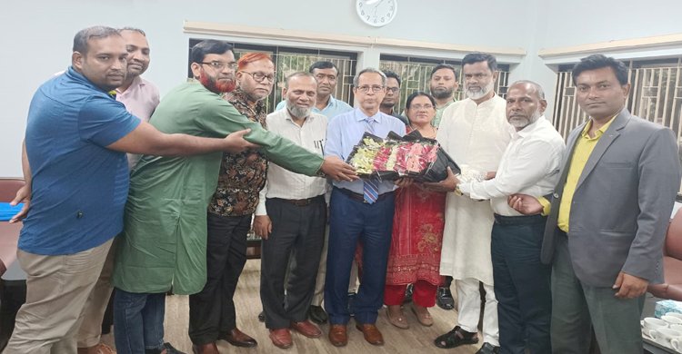 প্রানিসম্পদ অধিদপ্তরের ডিজির সাথে বগুড়া জেলা ডেইরি খামার অ্যাসোসিয়েশনের মতবিনিময় সভা  