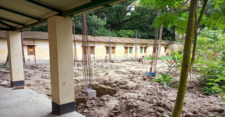 রায়পুরা উপজেলা বন বিভাগের অফিসের নার্সারীর স্থানে অফিসার ক্লাব নির্মাণ