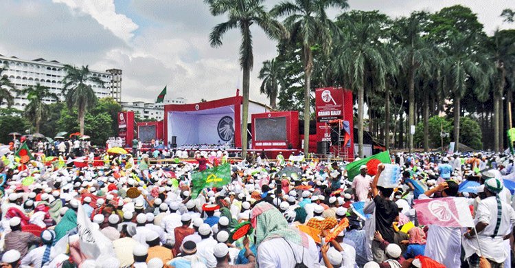 চরমোনাই পীরের মহাসমাবেশে জামায়াতে ইসলামী-এন‌সি‌পি-হিন্দু মহাজোটের নেতারা>
</div>
</div>
<div class=