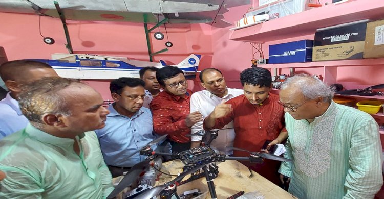 চট্টগ্রামে ড্রোন নির্মাতা আশির উদ্দিনের পাশে তারেক রমান