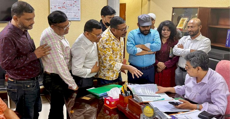 মুভমেন্ট ফর জাস্টিসর পক্ষ থেকে বিএমইউ ভিসির কাছে স্বারকলিপি 