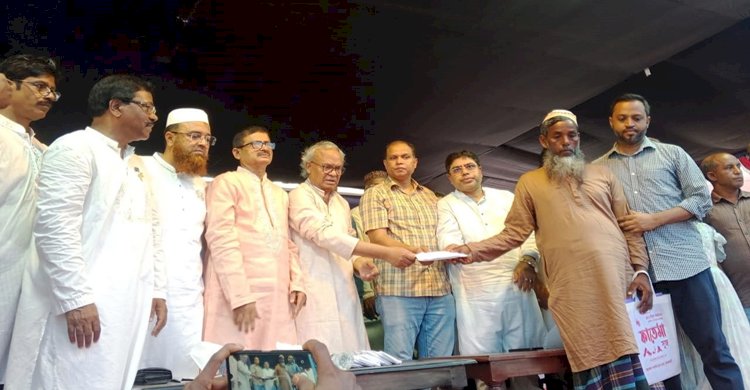 কুড়িগ্রামে ১০ শহীদ পরিবারের পাশে দাঁড়ালেন তারেক রহমান>
</div>
</div>
<div class=