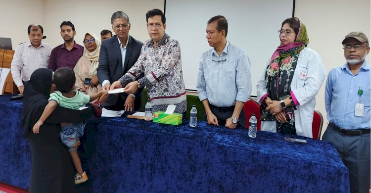 জাতীয় হৃদরোগ ইনস্টিটিউটে সমাজকল্যাণ মন্ত্রণালয়ের অর্থায়নে রোগীদের মাঝে চেক বিতরণ>
</div>
</div>
<div class=