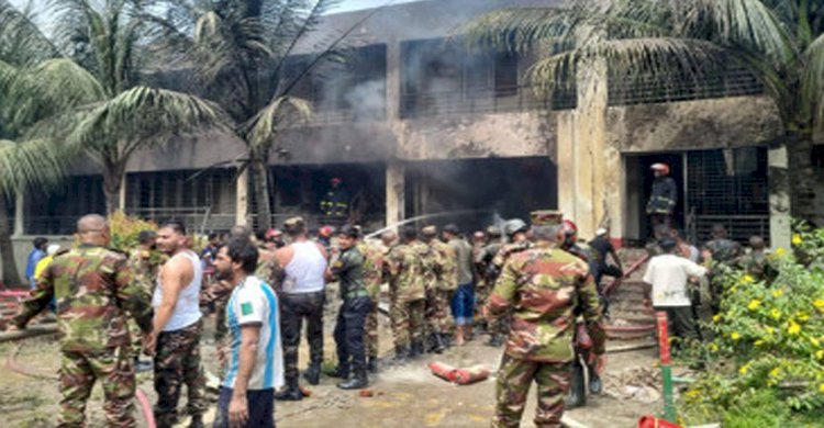 বিমান বিধ্বস্তে একজনের প্রাণহানির খবর, আরও হতাহতের শঙ্কা