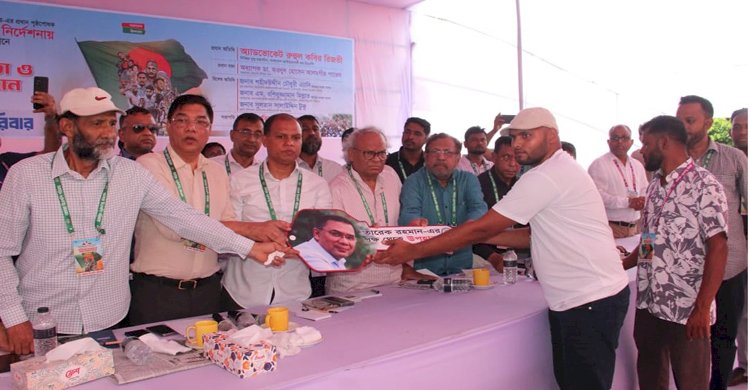 শহীদ ও আহতদের পরিবারের মাঝে চিকিৎসা সহায়তা ও অটো রিক্সা দিলেন তারেক রহমান