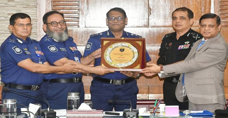 অতিরিক্ত আইজি সরদার তমিজউদ্দীন আহমেদের বিদায় সংবর্ধনা দিলেন আইজিপি