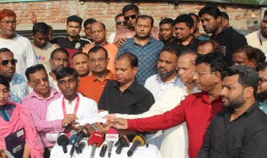 হেক্সাগার্ড রোভার’ রোবটের উদ্ভাবক তরুণ জিহাদ-এর পাশে তারেক রহমান