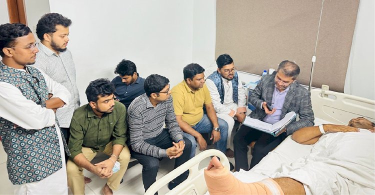 ভূমিকম্পে আহত হামিমের চিকিৎসার খোঁজ নিলেন  ডাঃ পারভেজ রেজা কাঁকন 