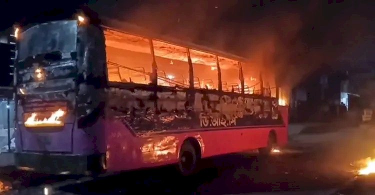 গাজীপুরে রাত থেকে ভোর পর্যন্ত দুর্বৃত্তের আগুনে পুড়লো তিন বাস