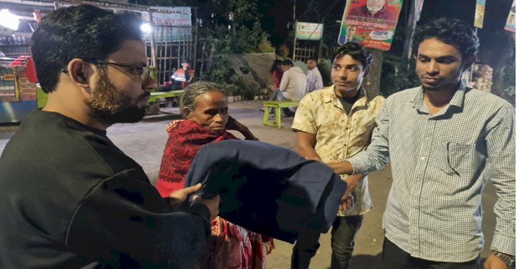 শীতার্তদের মাঝে শীতবস্ত্র বিতরণ করলেন ডাঃ ওমর ফারুক 