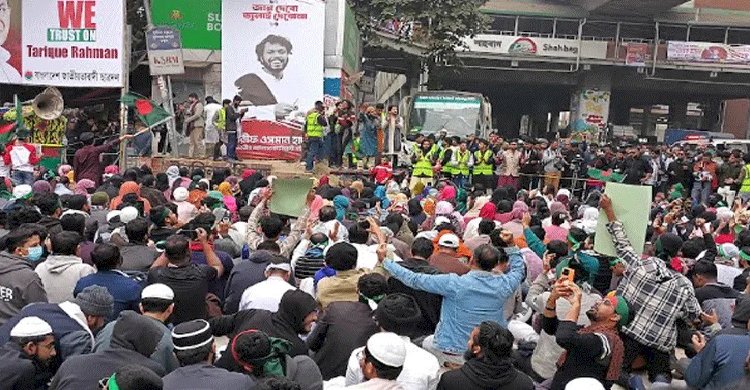 হাদির খুনিদের গ্রেপ্তার দাবিতে আবারো শাহবাগে ইনকিলাব মঞ্চ>
</div>
</div>
<div class=