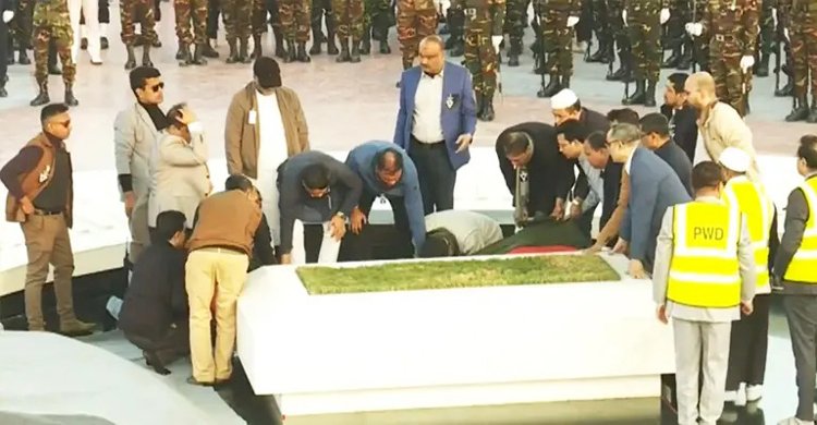 জিয়াউর রহমানের সমাধির পাশে খালেদা জিয়ার দাফন সম্পন্ন