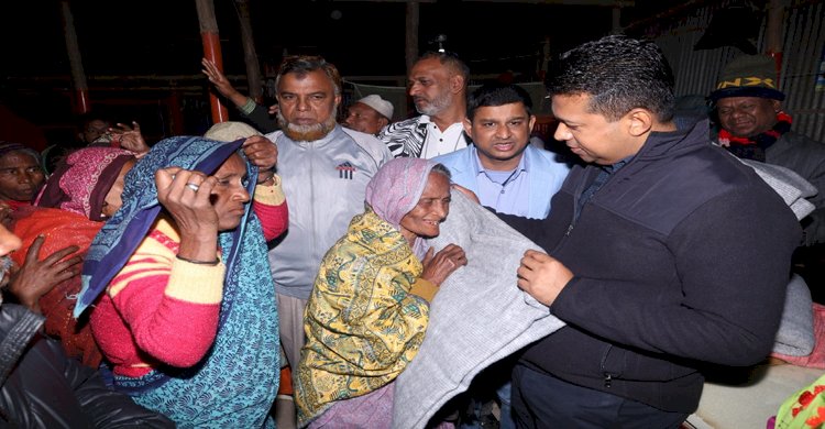 শীতে কাঁপা জেলে পল্লীতে মানবিক ডিসি চট্টগ্রাম