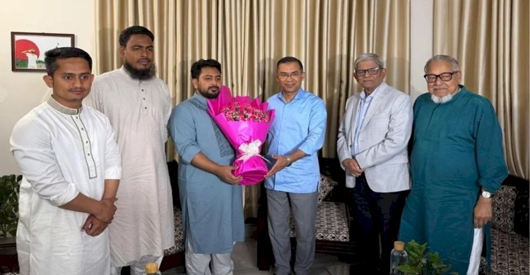 নাহিদ ইসলামের বাসায় তারেক রহমান