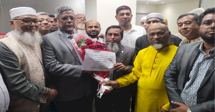 নবনির্বাচিত সংসদ সদস্য কাজী রফিকুল ইসলামকে সারিয়াকান্দি কল্যাণ সমিতির পক্ষ থেকে ফুলেল শুভেচ্ছা