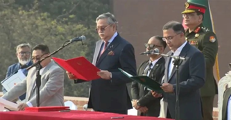 প্রধানমন্ত্রী হিসেবে শপথ নিলেন তারেক রহমান>
</div>
</div>
<div class=