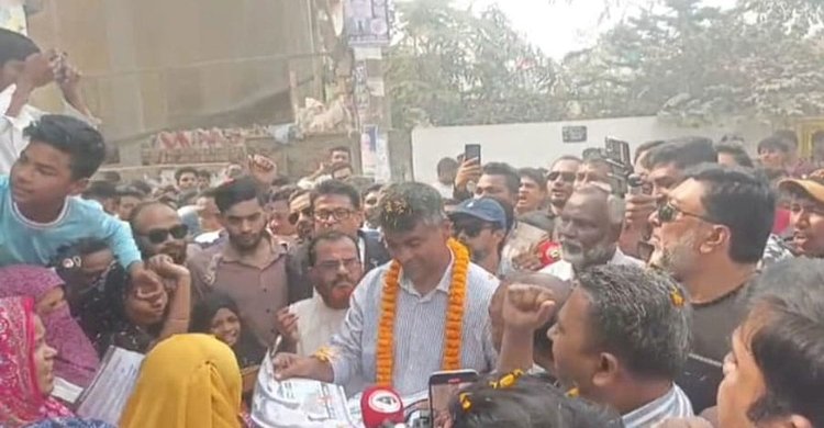 ভোটারদের দ্বারে দ্বারে বিএনপি মনোনীত ঢাকা-১৮ আসনের সংসদ সদস্য পদপ্রার্থী এস এম জাহাঙ্গীর হোসেন