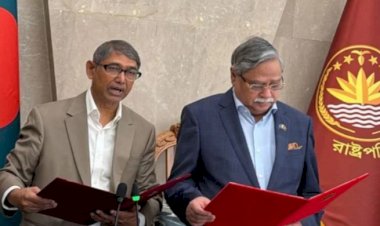 মন্ত্রী হিসেবে শপথ নিলেন আহমেদ আযম খান