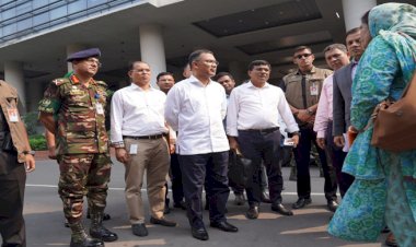 আকস্মিক স্বাক্ষাতে পদোন্নতি বঞ্চিত চিকিৎসকদের কথা শুনলেন প্রধানমন্ত্রী তারেক রহমান